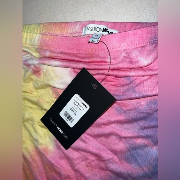 NWT Fashion Nova Rainbow Tie Dye Romper Plus Size 3XL - Picture 5 of 5